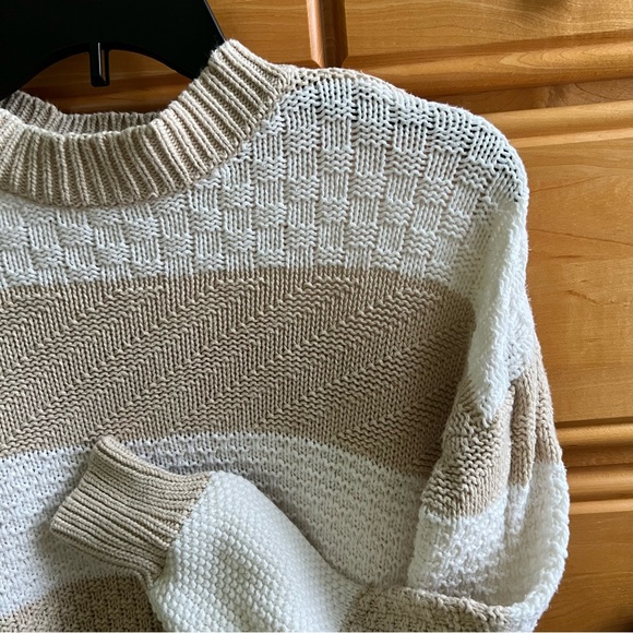 LA Hearts Sweater - Picture 4 of 5